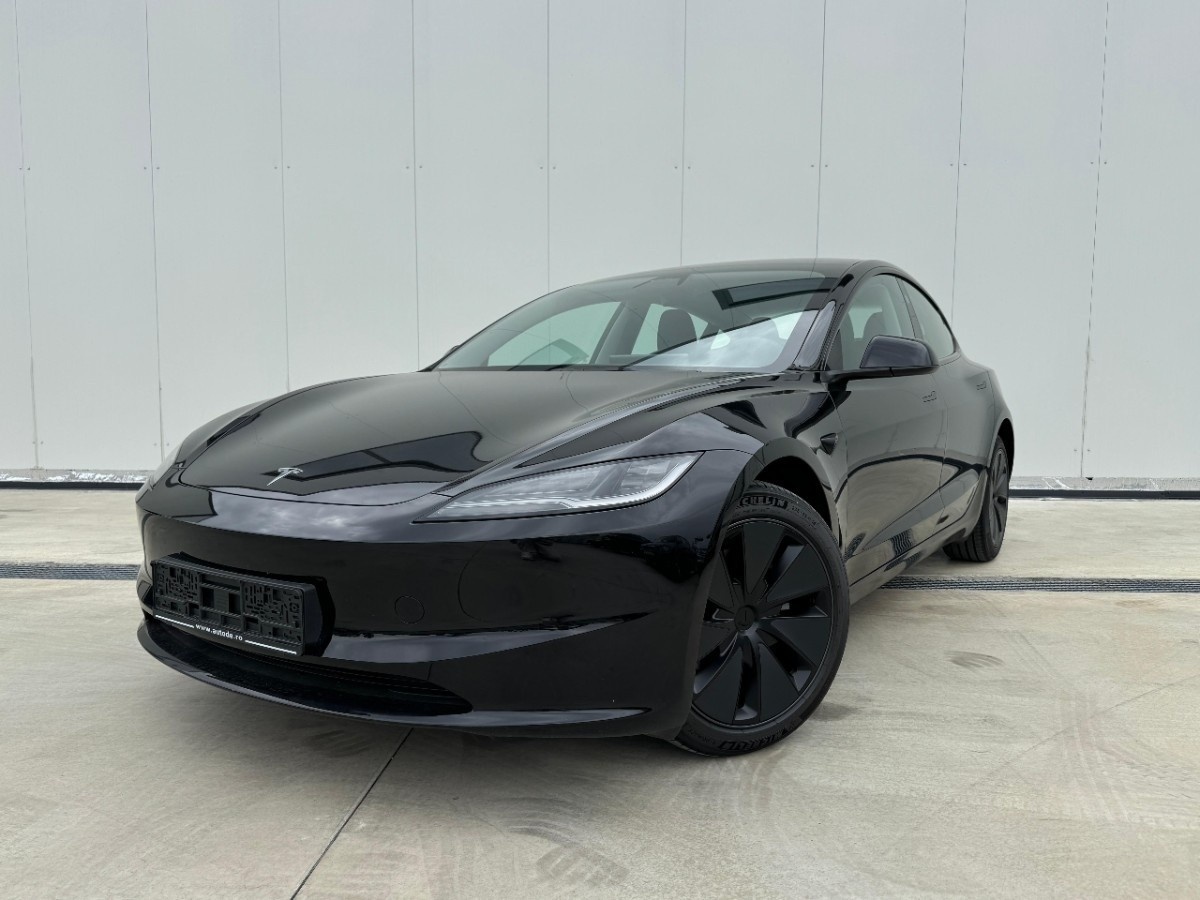 Tesla Model 3 2025